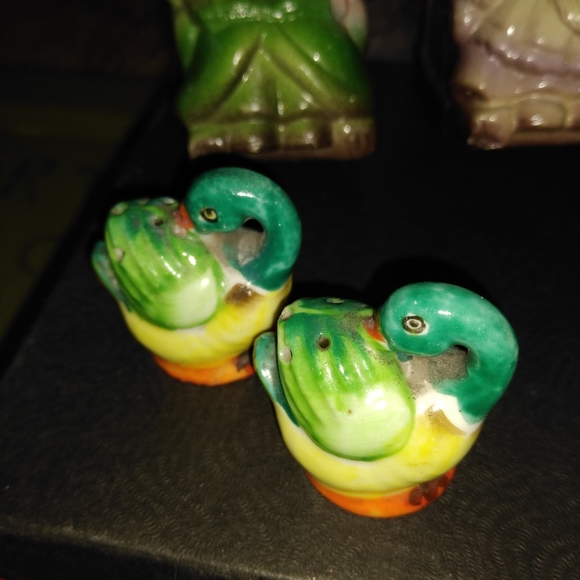 Vintage salt and pepper shakers 3 sets .ducks missing cork original plugs - Picture 3 of 7
